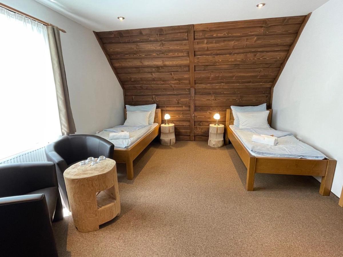 Hotel Kristian Kubova Huť Kültér fotó