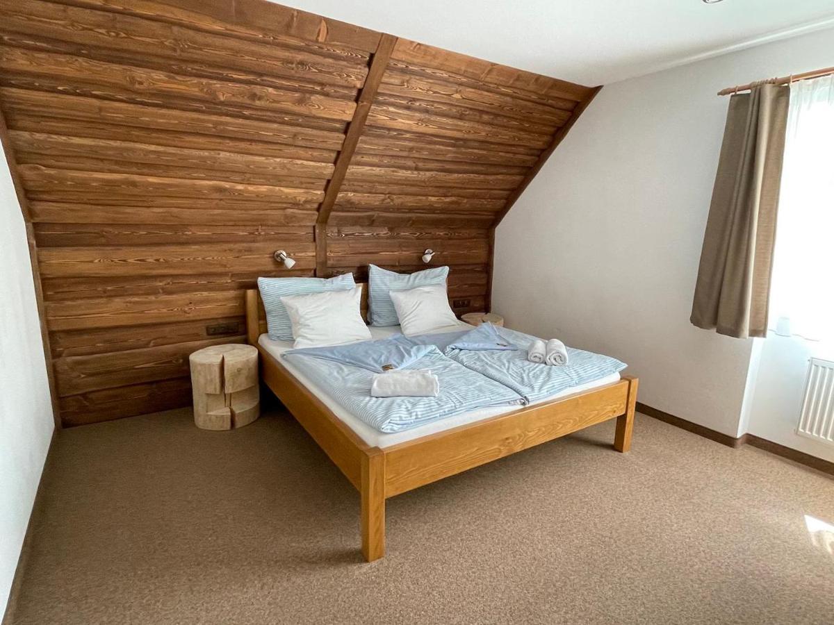 Hotel Kristian Kubova Huť Kültér fotó