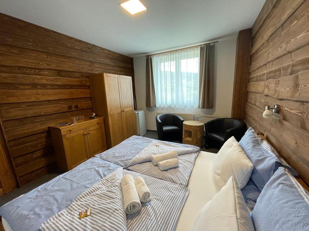 Hotel Kristian Kubova Huť Kültér fotó