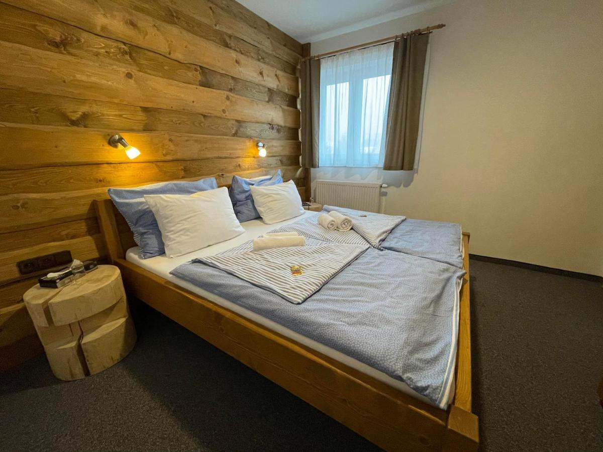 Hotel Kristian Kubova Huť Kültér fotó
