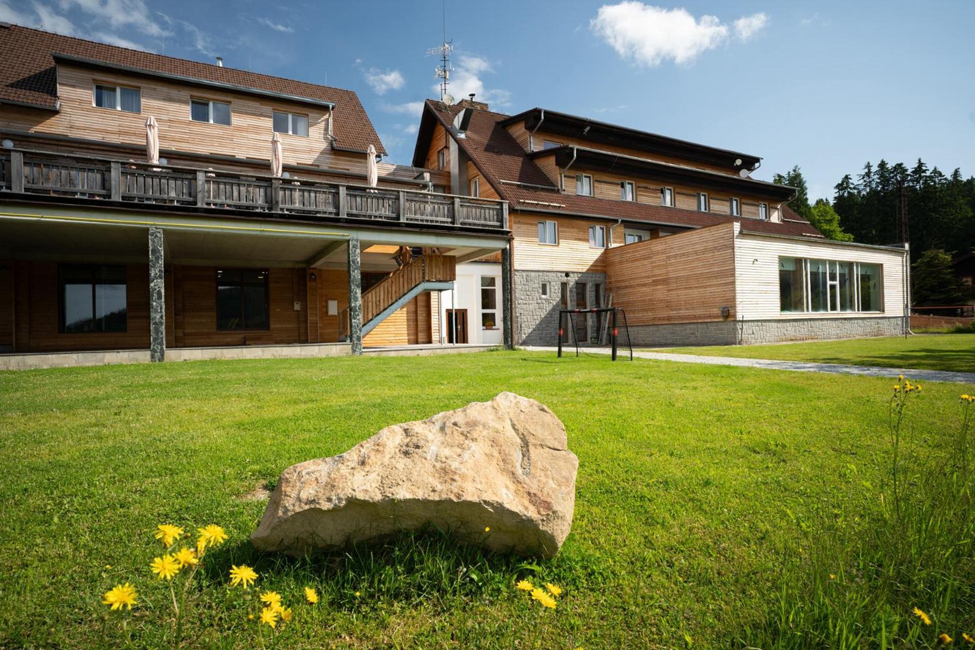 Hotel Kristian Kubova Huť Kültér fotó