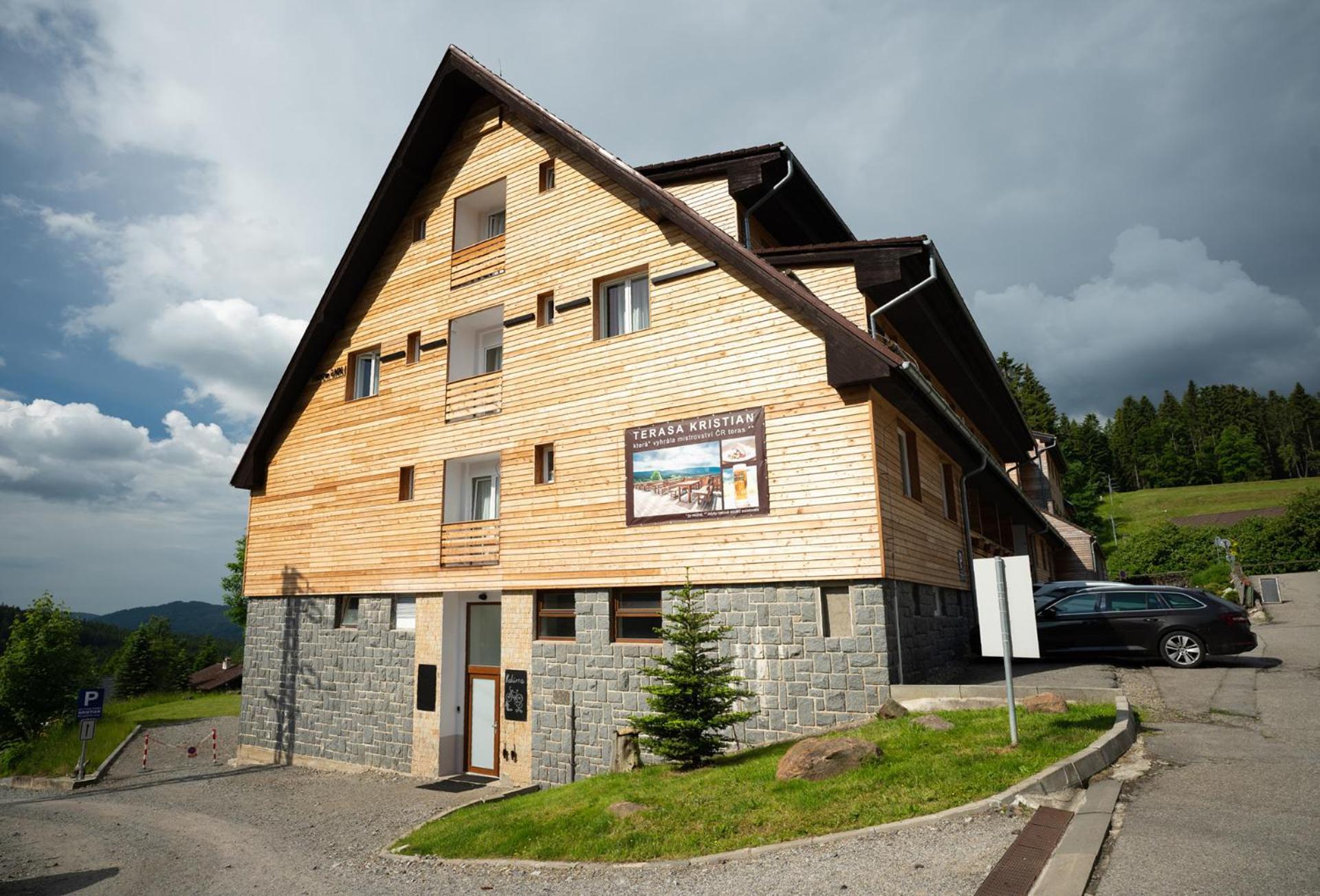 Hotel Kristian Kubova Huť Kültér fotó