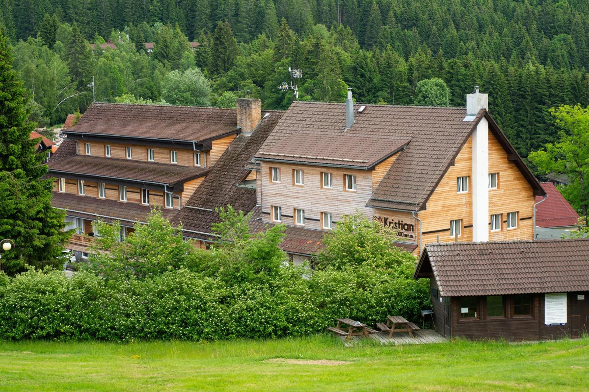 Hotel Kristian Kubova Huť Kültér fotó