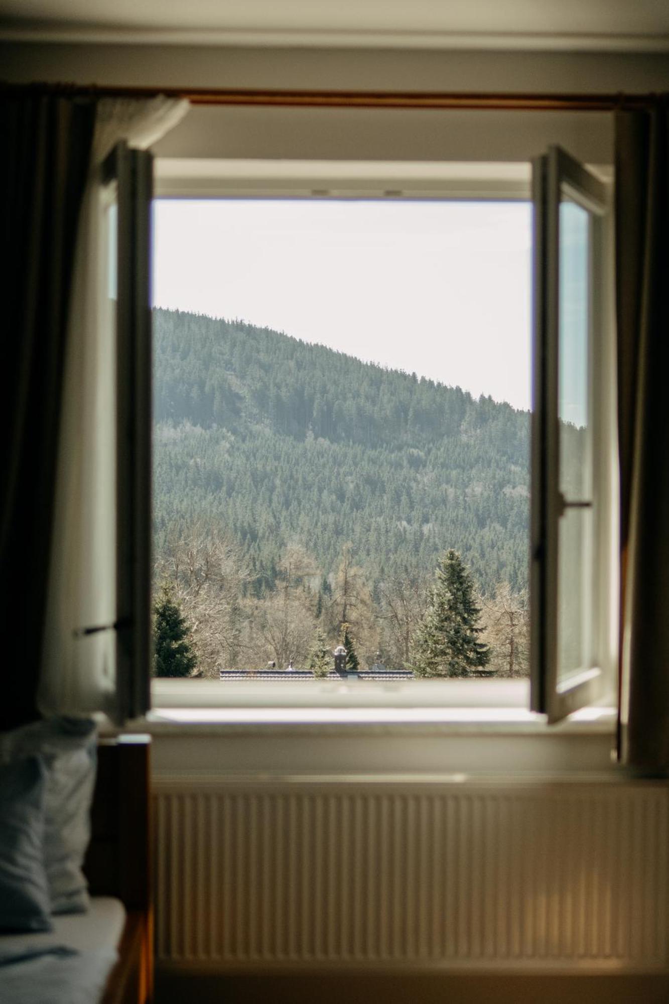 Hotel Kristian Kubova Huť Kültér fotó