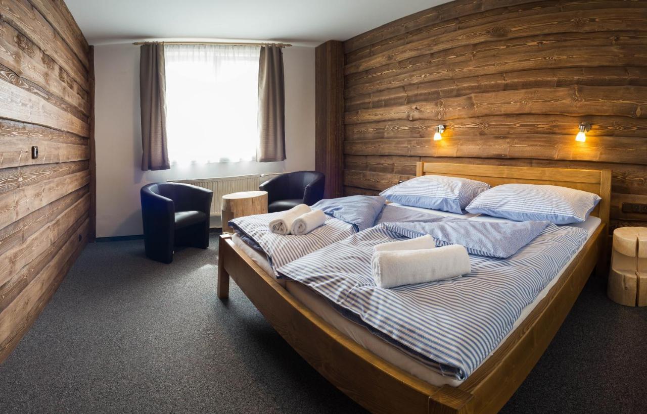 Hotel Kristian Kubova Huť Kültér fotó