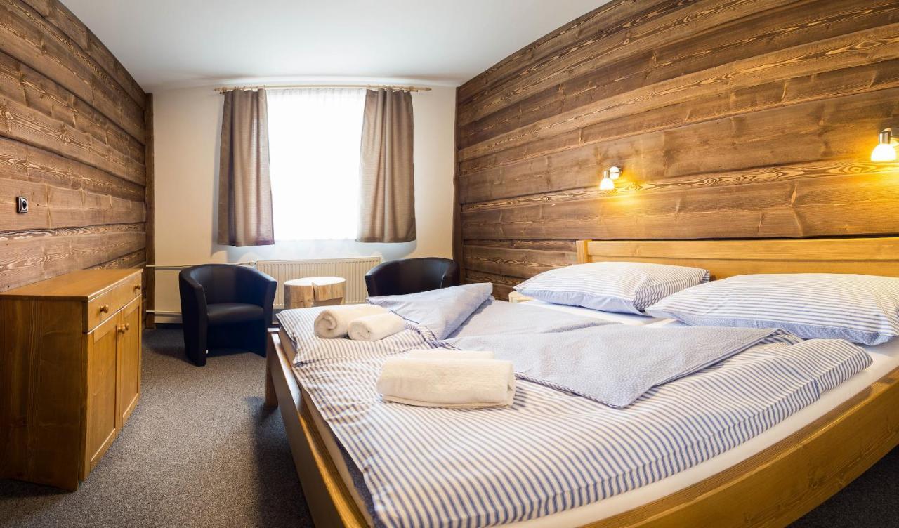 Hotel Kristian Kubova Huť Kültér fotó