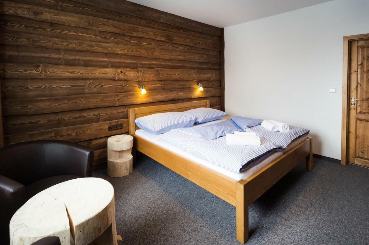 Hotel Kristian Kubova Huť Kültér fotó
