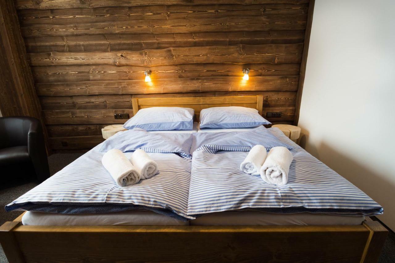 Hotel Kristian Kubova Huť Kültér fotó
